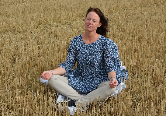 meditoiva nainen